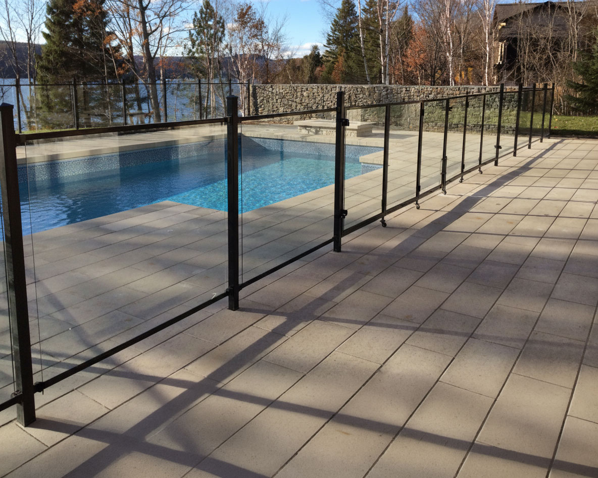 Clôture de verre pour piscine